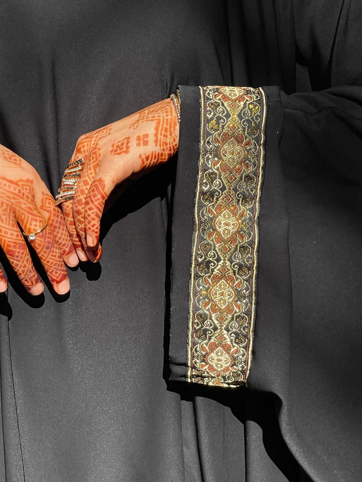 Abaya saoudienne Traba à sfifa marocaine – Alsamnt – vue 4