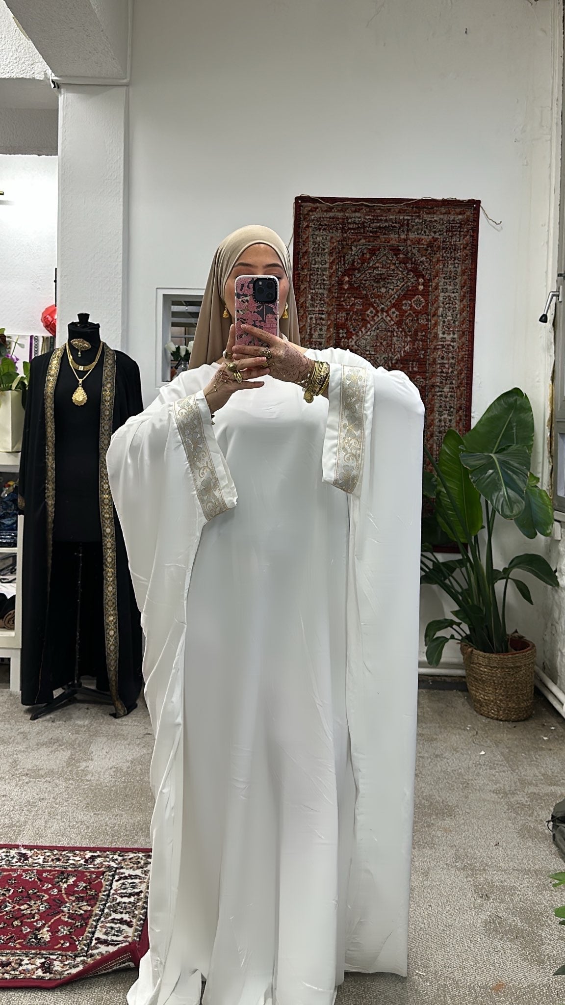 Abaya saoudienne Tasmiha pour événements – Alsamnt – vue 2