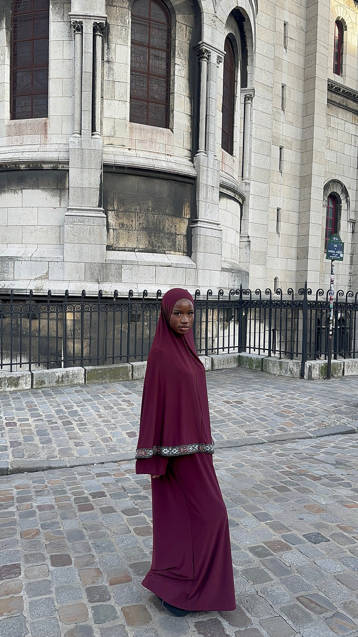 Ensemble Hayaa bordeaux, abaya et khimar en jersey – Alsamnt