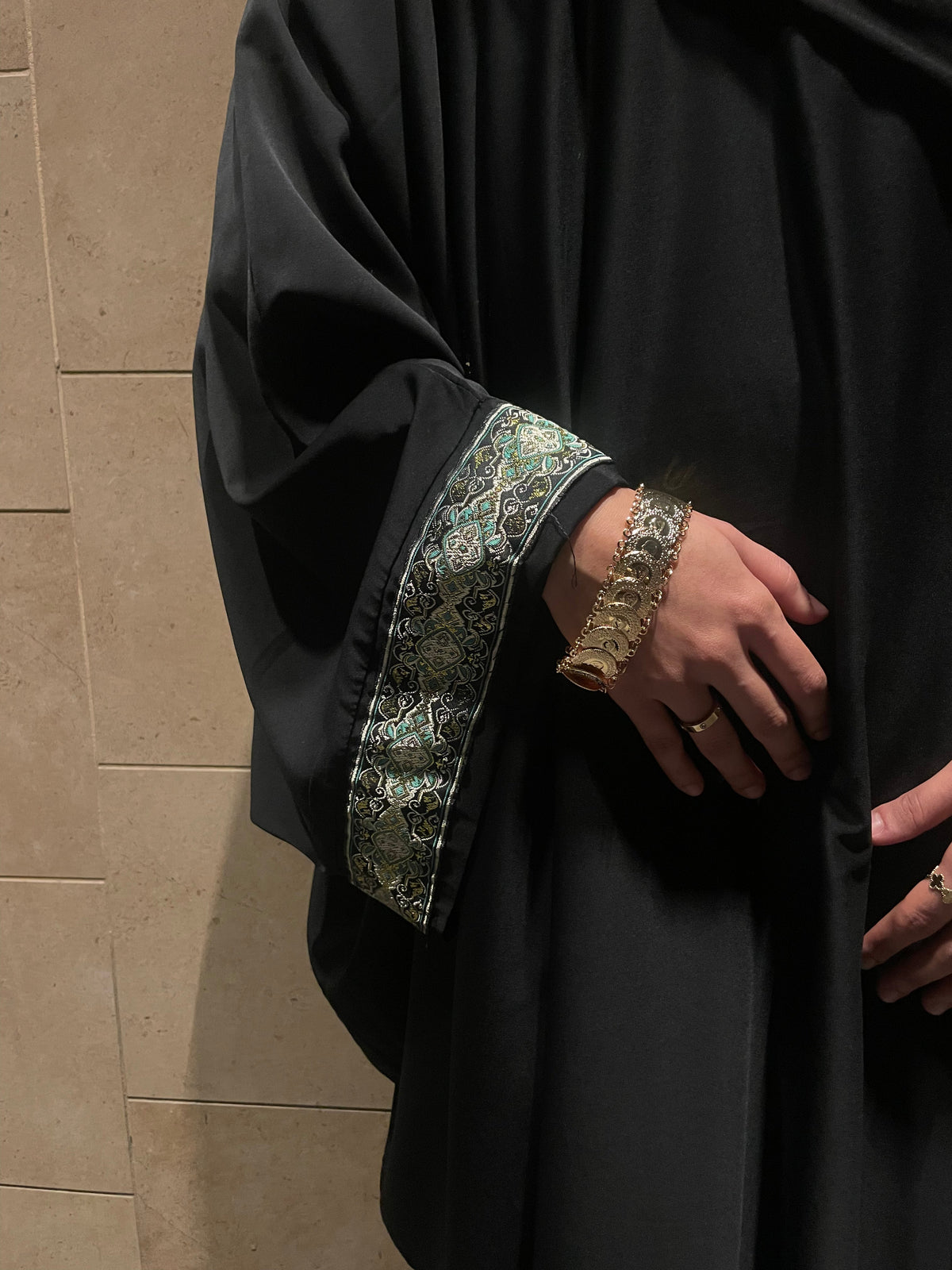 Abaya saoudienne Dacca à sfifa marocaine – Alsamnt – vue 3