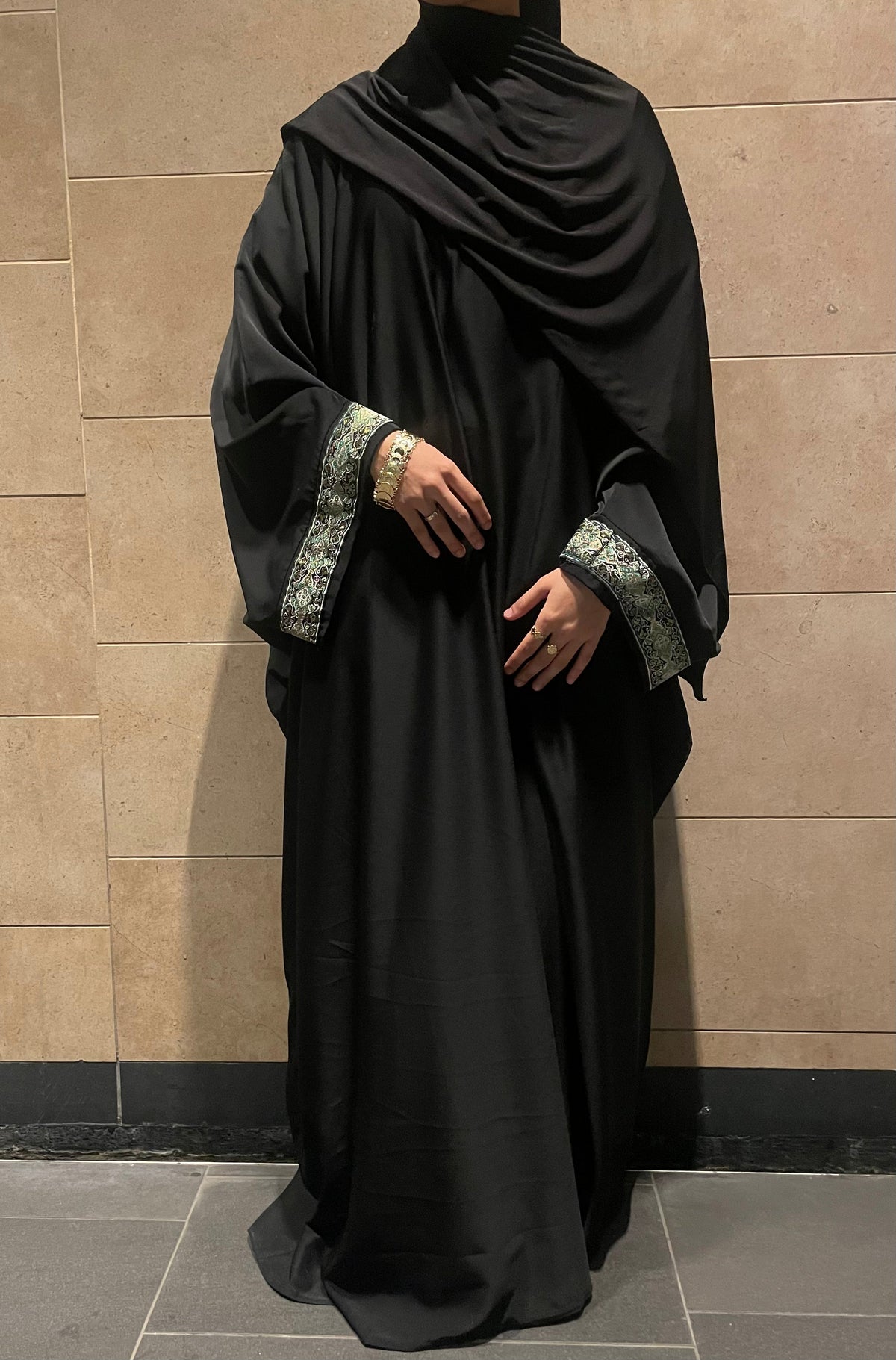 Abaya saoudienne Dacca à sfifa marocaine – Alsamnt – vue 2
