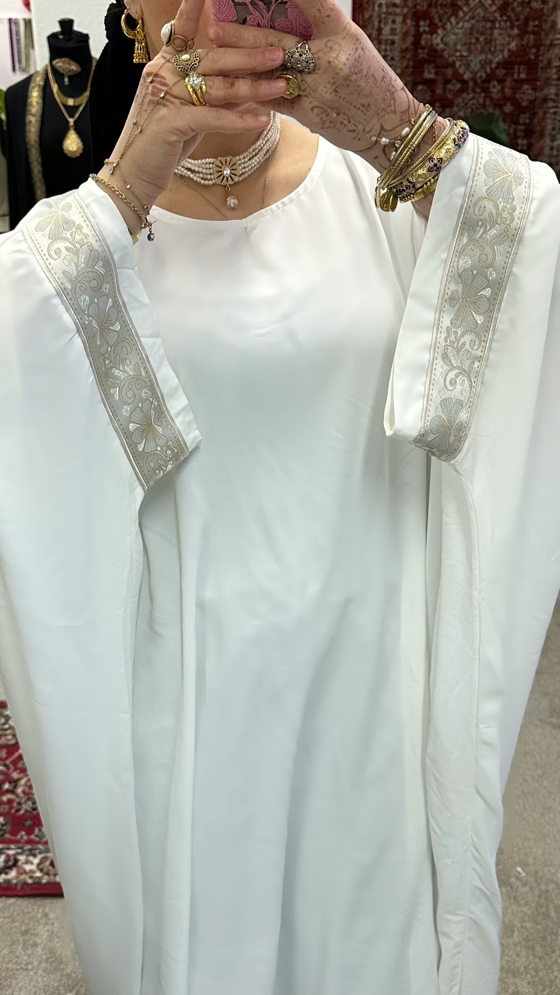 Abaya saoudienne Tasmiha pour événements – Alsamnt – vue 4