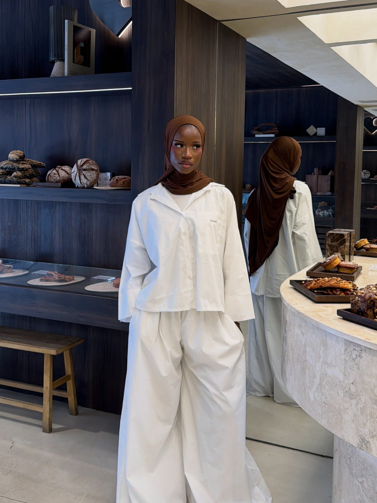 L’Ensemble Signature, chemise et pantalon oversize en coton – Alsamnt – vue 2